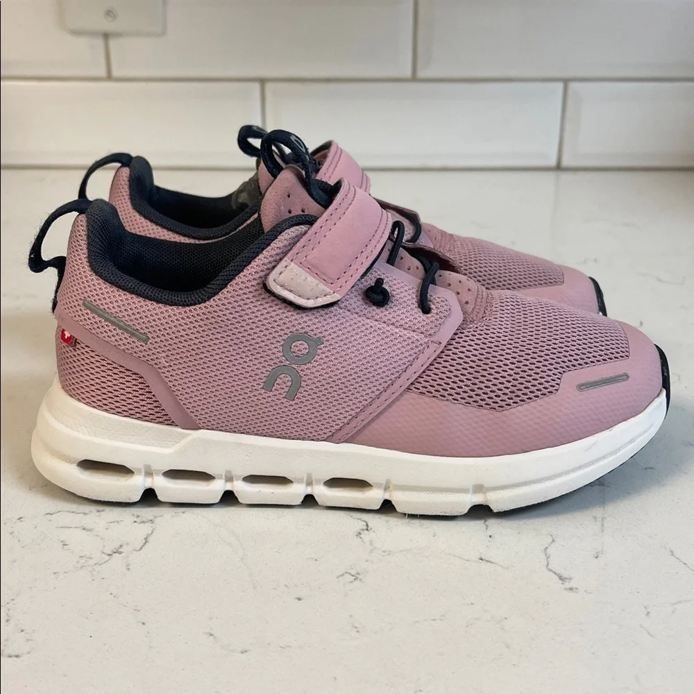 On Running Cloud Play Kids Athletic Shoes Size 13 Zephyr / White Girls Trainers - Picture 13 of 17
